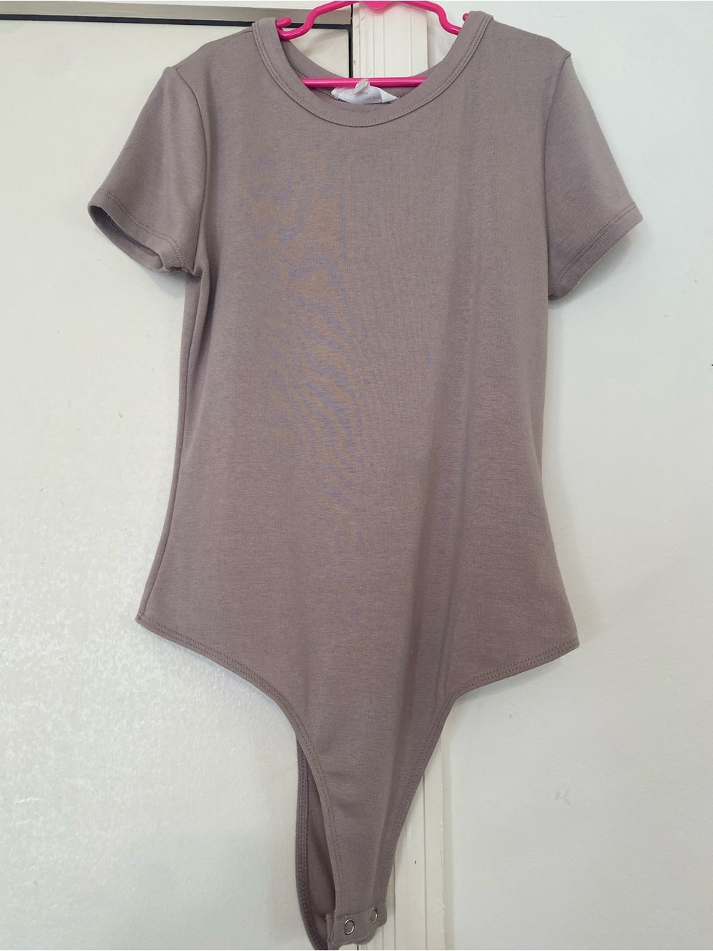 Pink Rose Short-Sleeve One-Piece Bodysuit in Taupe size small